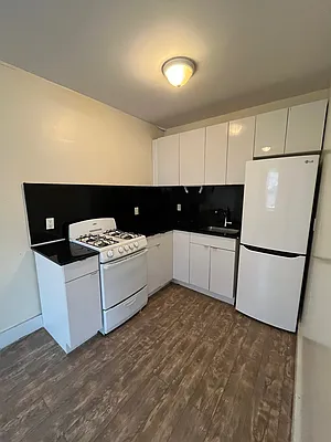 Rented by NYC LUXURY APT RENTALS CO LLC | media 4