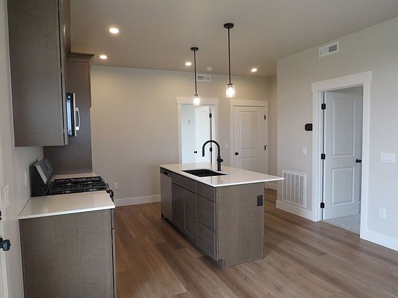 3rd image of 76 Dryfly Ln