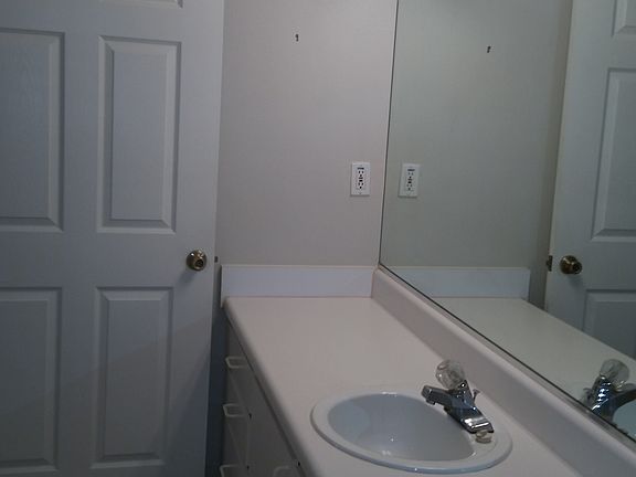 3rd image of 5612 Pinnacle Heights Cir APT 105