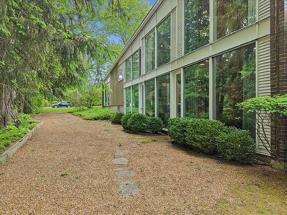 5th image of 1575 Hawthorne Ln