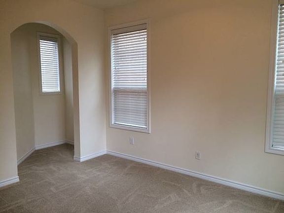 4th image of 3852 Navarro Way