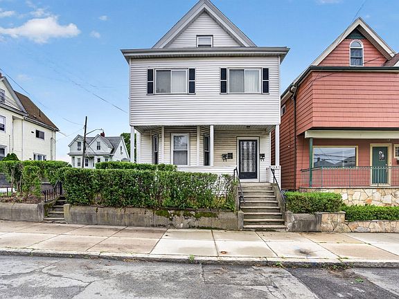 4th image of 549 Main St