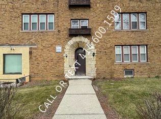 3072 N 49th St APT 4, Milwaukee, WI 53210