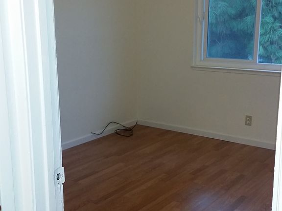 4th image of 239 Montclair Ave APT 8