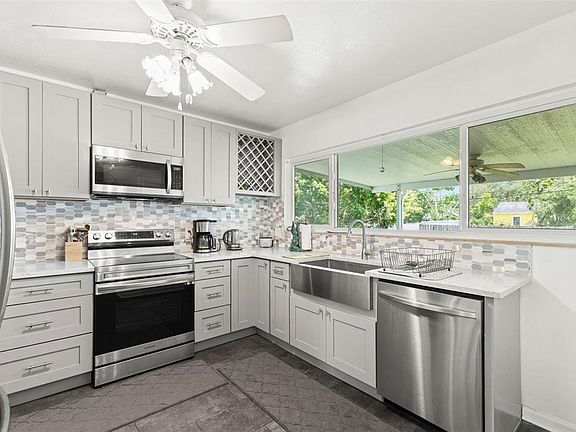 2nd image of 718 40TH AVENUE NE