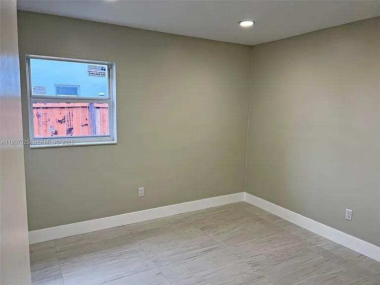 11962 SW 37th Ter — Photo 11