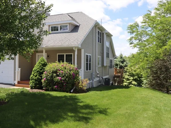 87 Willow Ln, Plainville, MA 02762