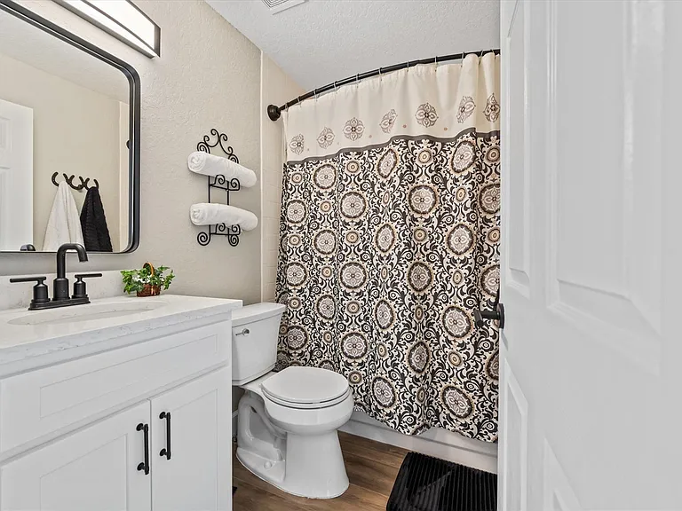 13745 Yarmouth Dr — Photo 28