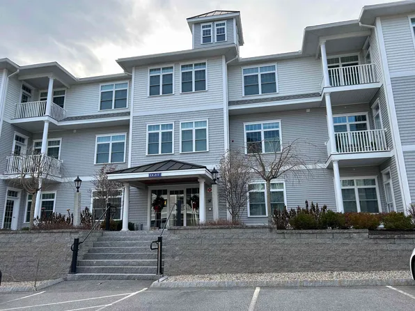 8 Sterling Hill Lane #822, Exeter, NH 03833