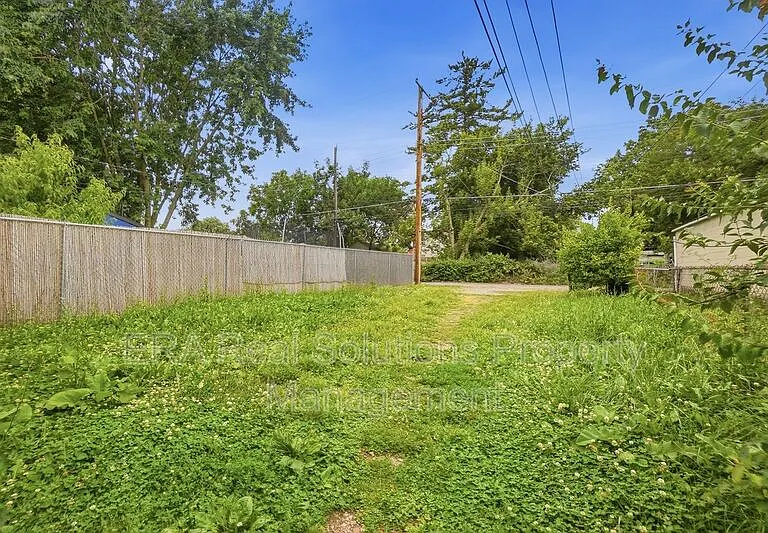 361 S Harris Ave #A — Photo 18