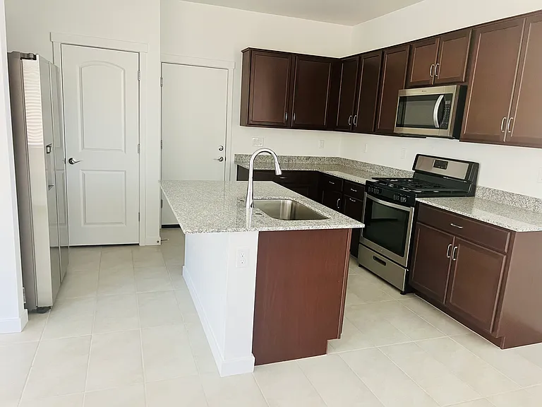 6038 W Hartford Ct — Photo 5