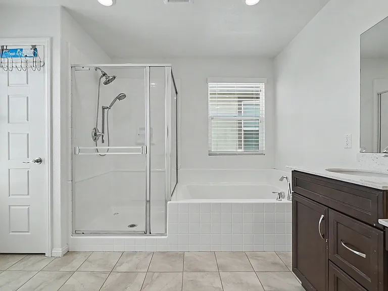 821 Parisa Pl — Photo 32