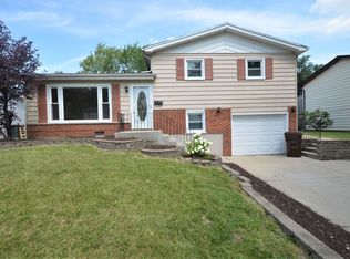 5924 Stuart Ln, Oak Forest, IL 60452