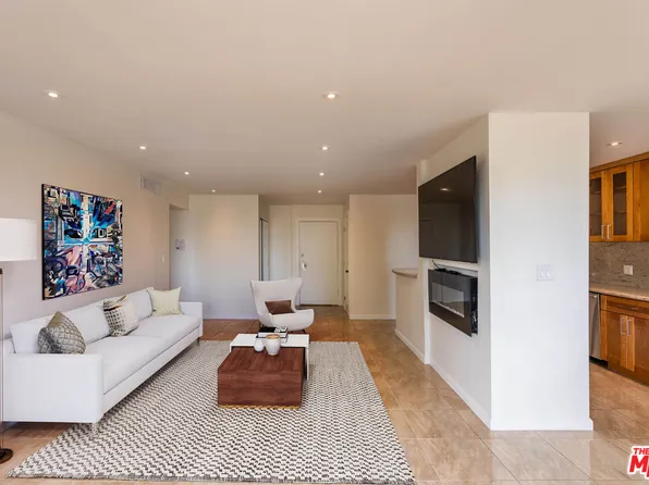 403 N Oakhurst Dr APT 303, Beverly Hills, CA 90210