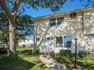 224 Raintree Ct, Aurora, IL 60504