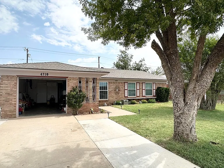 4710 Thomason Dr — Photo 2