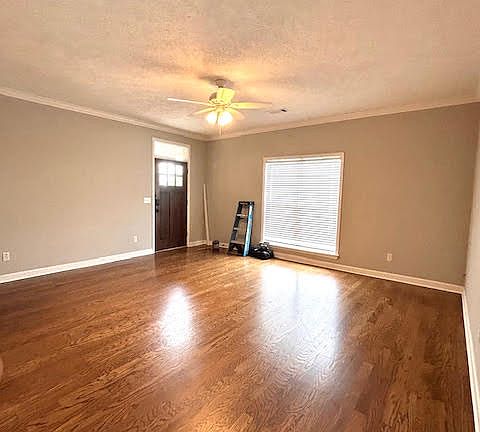 Spacious living room!