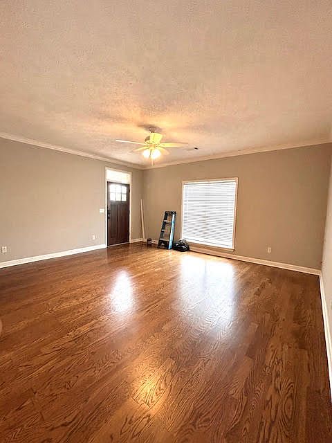 Spacious living room!