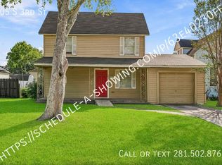 405 S 3rd St, La Porte, TX 77571