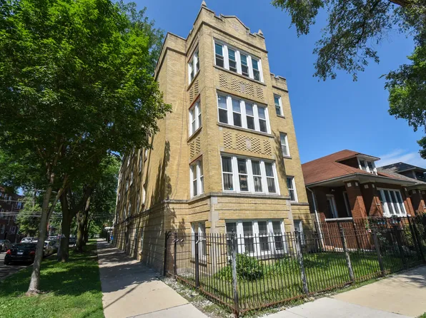 3104 W Argyle St APT 1, Chicago, IL 60625