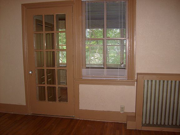 Door from Livingroom to Sunroom