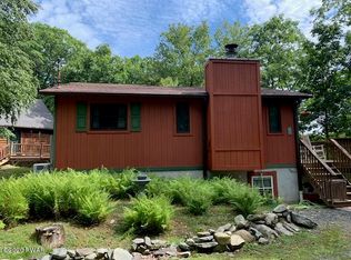 155 Lakewood Dr, Dingmans Ferry, PA 18328
