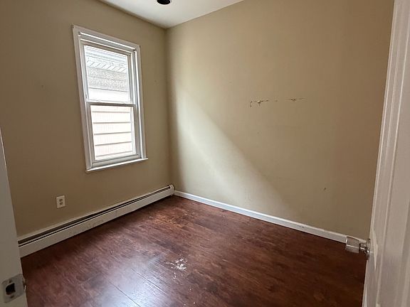 3rd image of 225 John St Floor 2