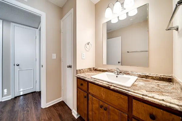 1184 Meadowview Dr — Photo 18