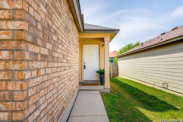 3 bed, 2.0 bath, 1332 sqft, $1,600 — Photo 3