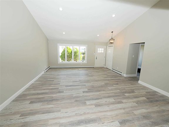 4th image of 20 Sugarbush Ln