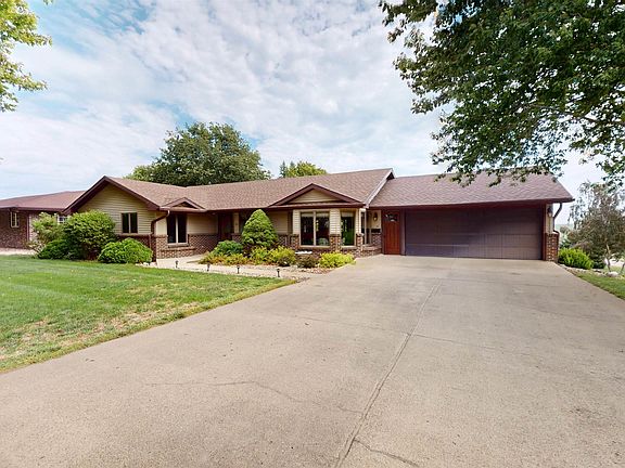 3rd image of 1113 Valley View Dr