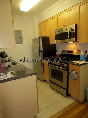 3 bed, 1.0 bath, $4,755 — Photo 3