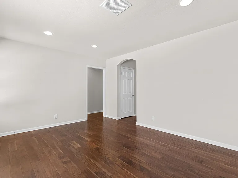 501 Arbor Ln — Photo 6