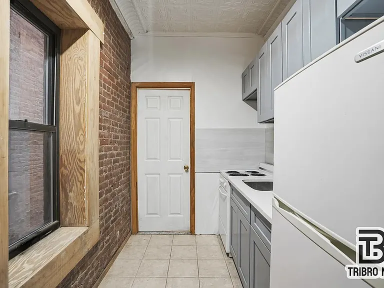 2032 2nd Ave #1B — Photo 3