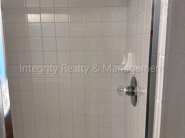 1041 Laurenwood Ln — Photo 33