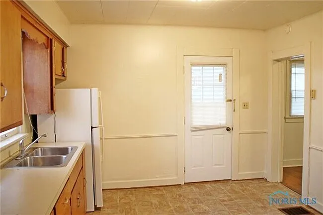 343 N Grove St — Photo 20