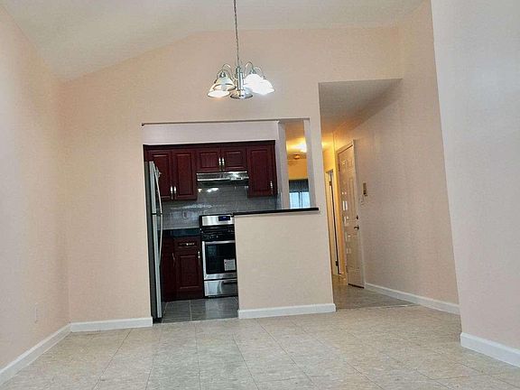 4th image of 715 E 85th St #203