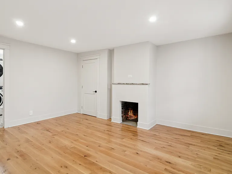 317 James St — Photo 13