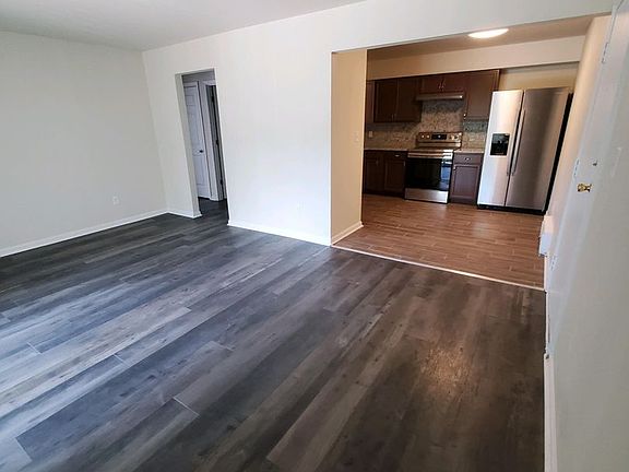 2nd image of 196 Flintridge Dr #11