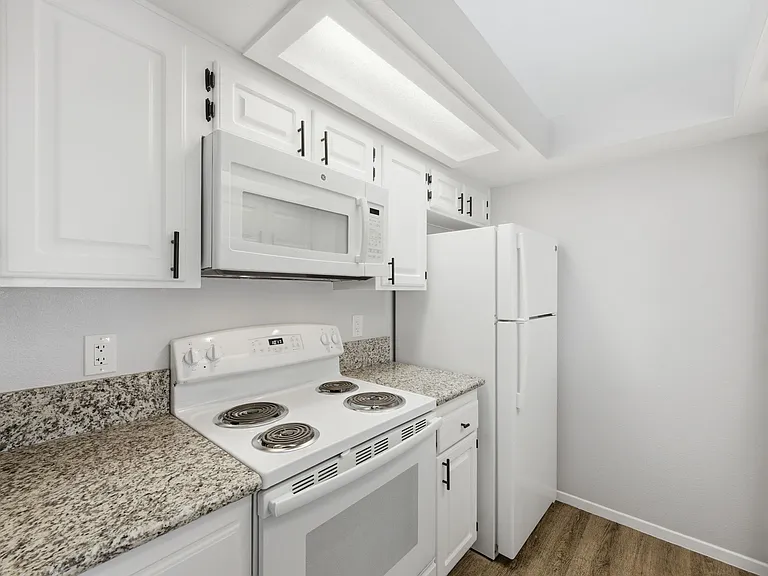 Benchmark Apartments — Photo 22