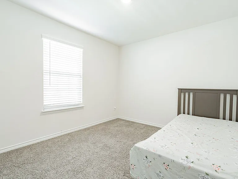555 Delaware Rd — Photo 4