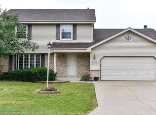 W141N5015 Somerset Dr, Menomonee Falls, WI 53051