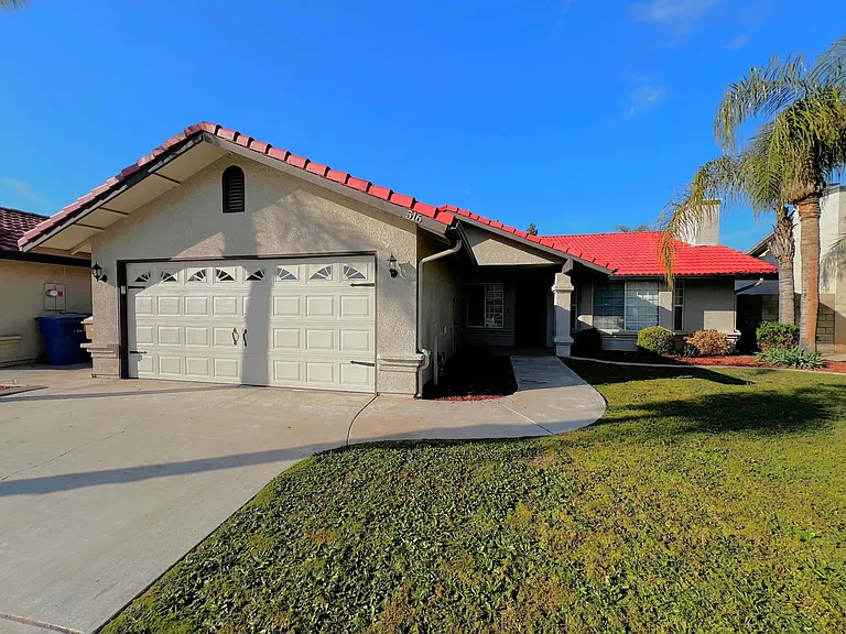 516 Sun Rose Ave — Photo 1