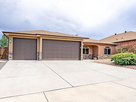 3rd image of 204 Vista Hills Dr