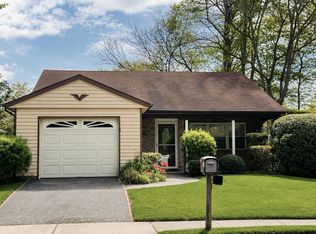 257 Edinburgh Dr, Ridge, NY 11961