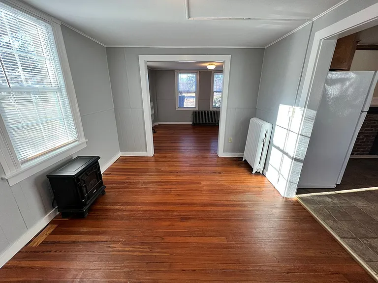 33 South Main Street — Photo 7