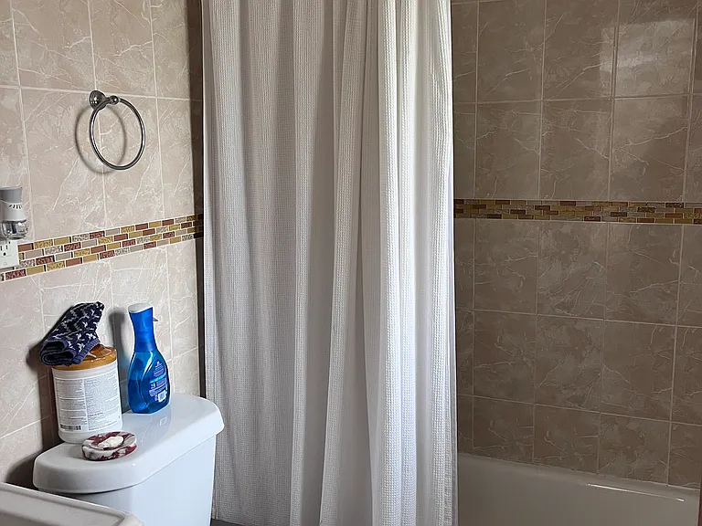 2721-2723 Hering Ave #1 — Photo 7