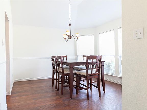 2nd image of 2617 Emerald Ln