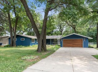 7 Woodland Dr, Burnsville, MN 55337