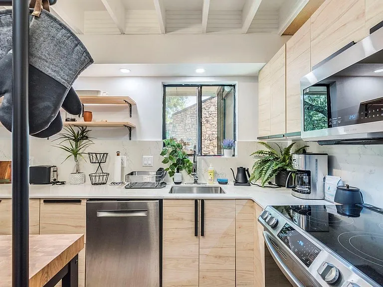500 E Riverside Dr #206 — Photo 9